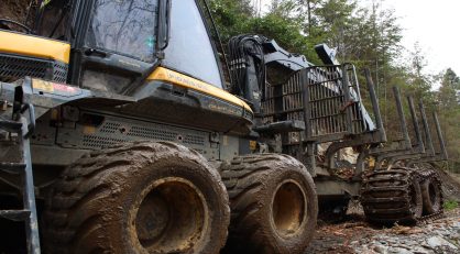 forestry-truck-timber-forwarder-logging-photo-original_front